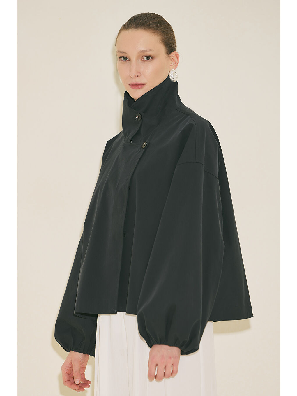 Melva Geniş Kol Kısa Trençkot Siyah