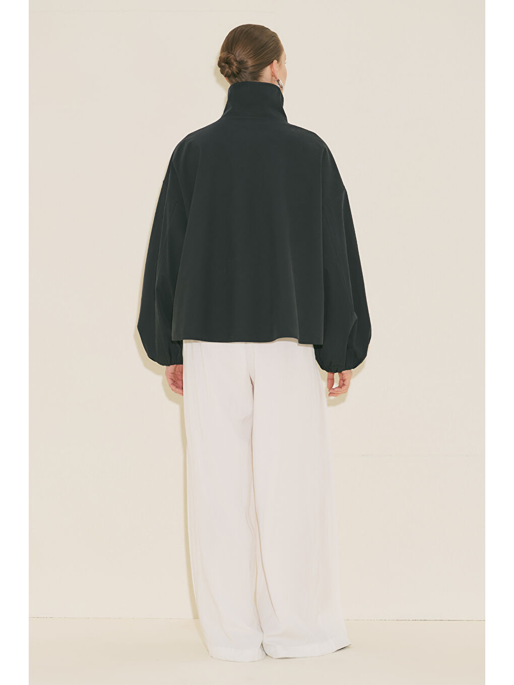 Melva Geniş Kol Kısa Trençkot Siyah-1