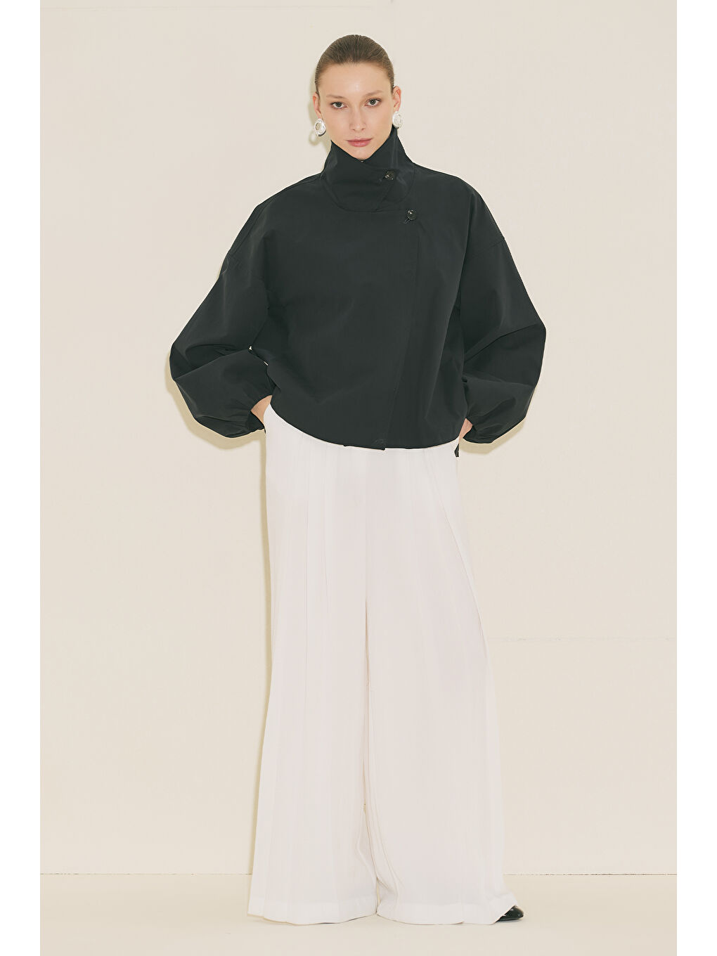 Melva Geniş Kol Kısa Trençkot Siyah-2