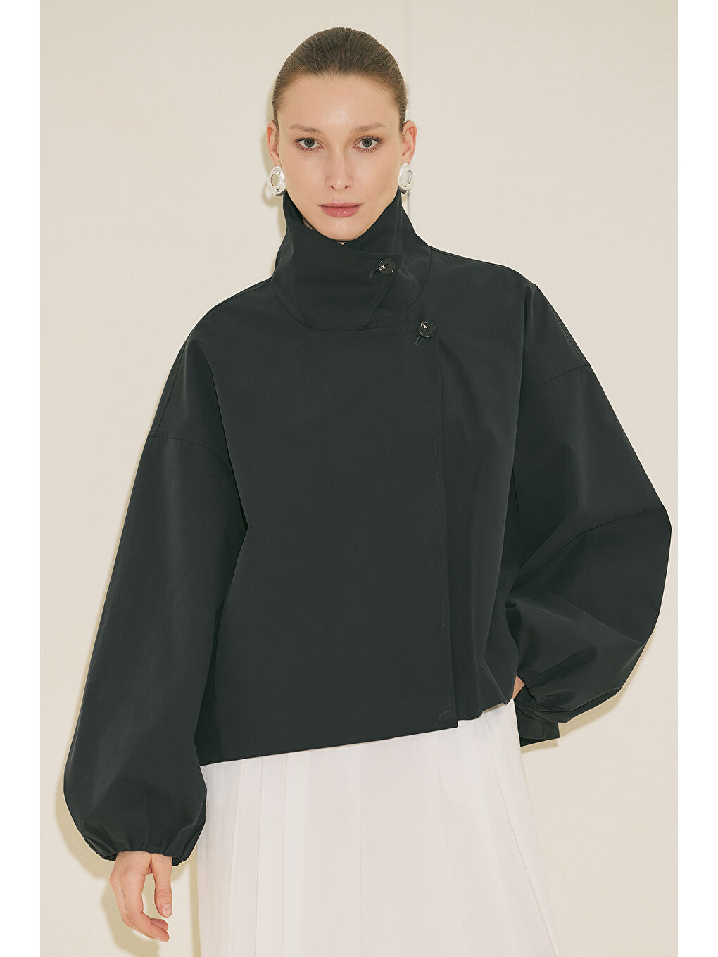 Melva Geniş Kol Kısa Trençkot Siyah-3