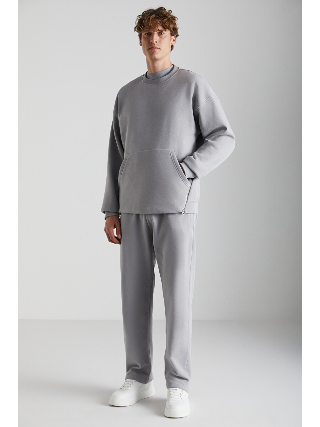 Santıagos Erkek Kangruru Cepli Fermuar Detaylı Arkası Yazı Baskılı Koyu Gri Sweatshirt-1