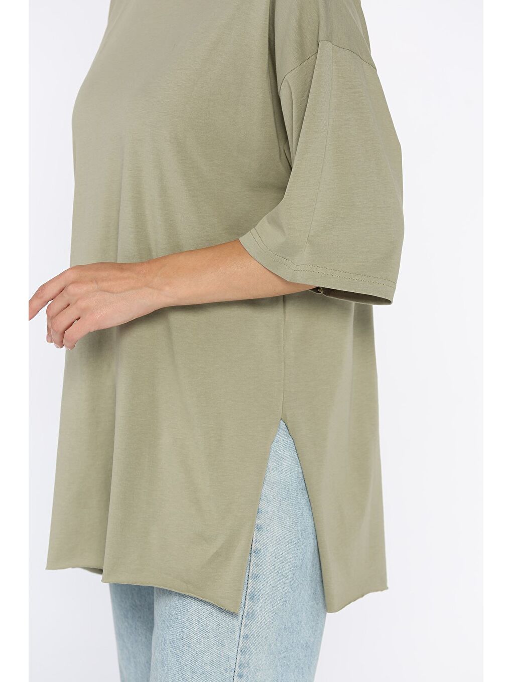 Haki Kadın Bisiklet Yaka Yan Yırtmaç Detaylı Salaş T-shirt-3