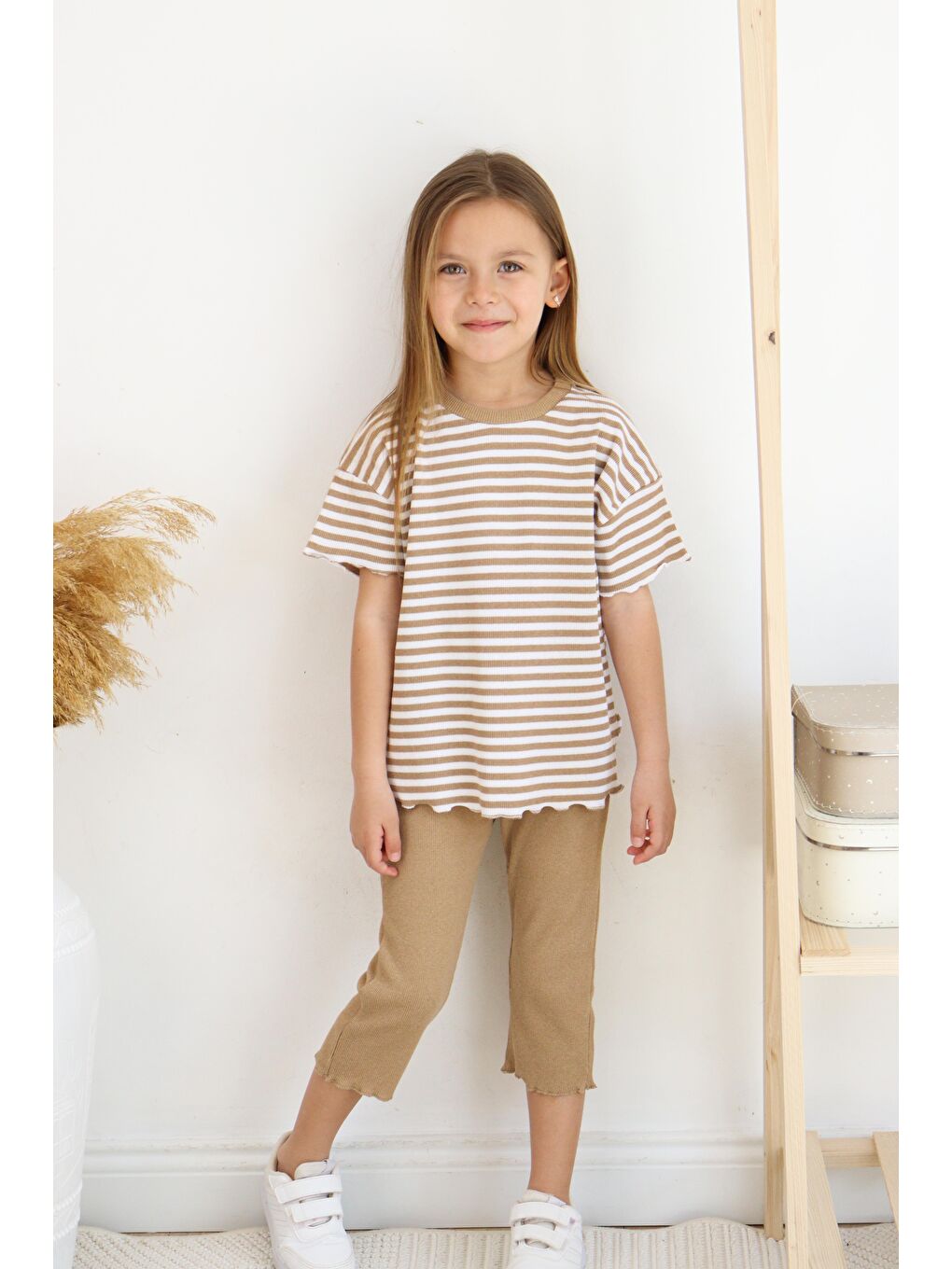 Bej Çizgili Kapri Kız Takım
