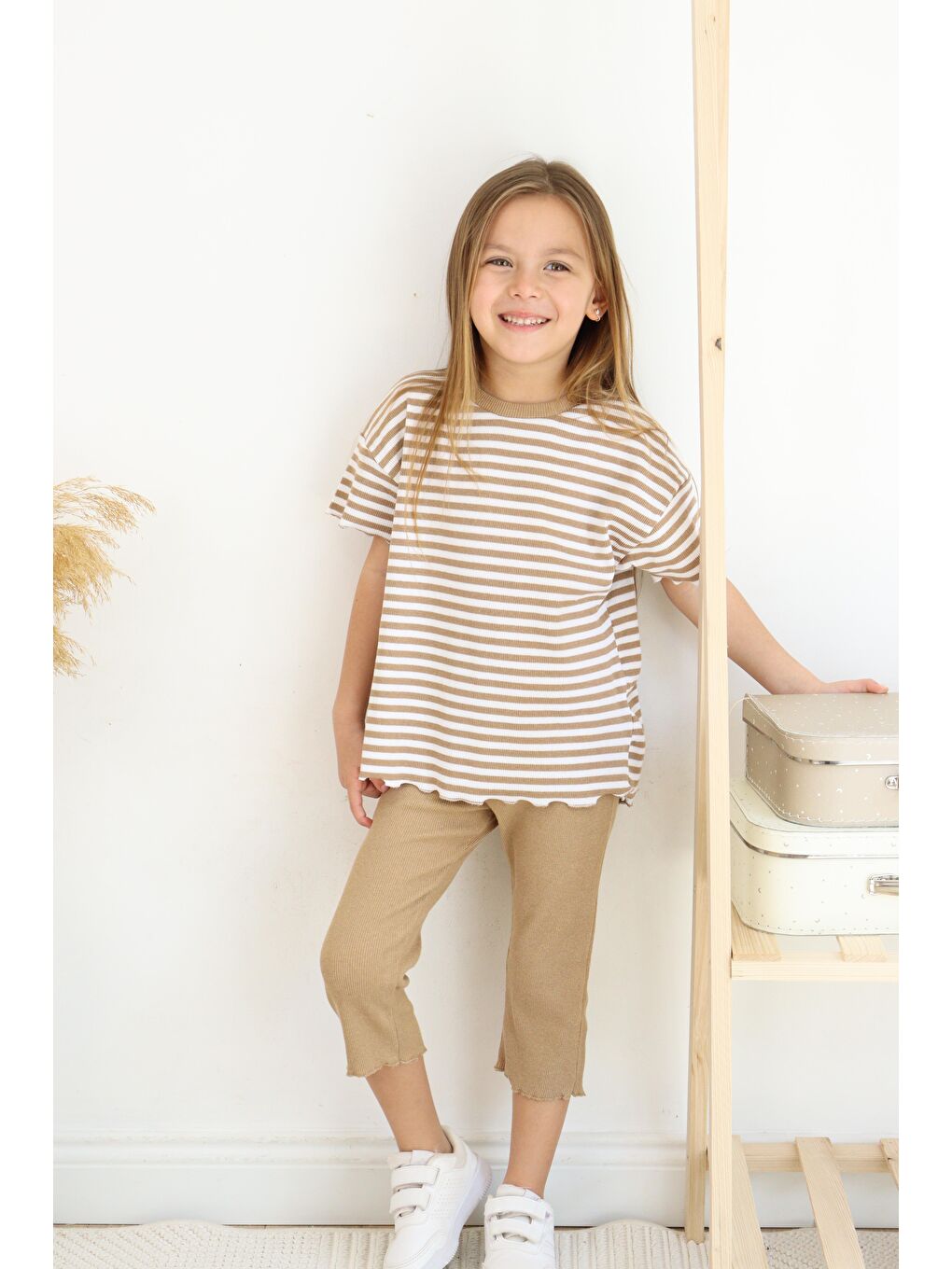 Bej Çizgili Kapri Kız Takım-1