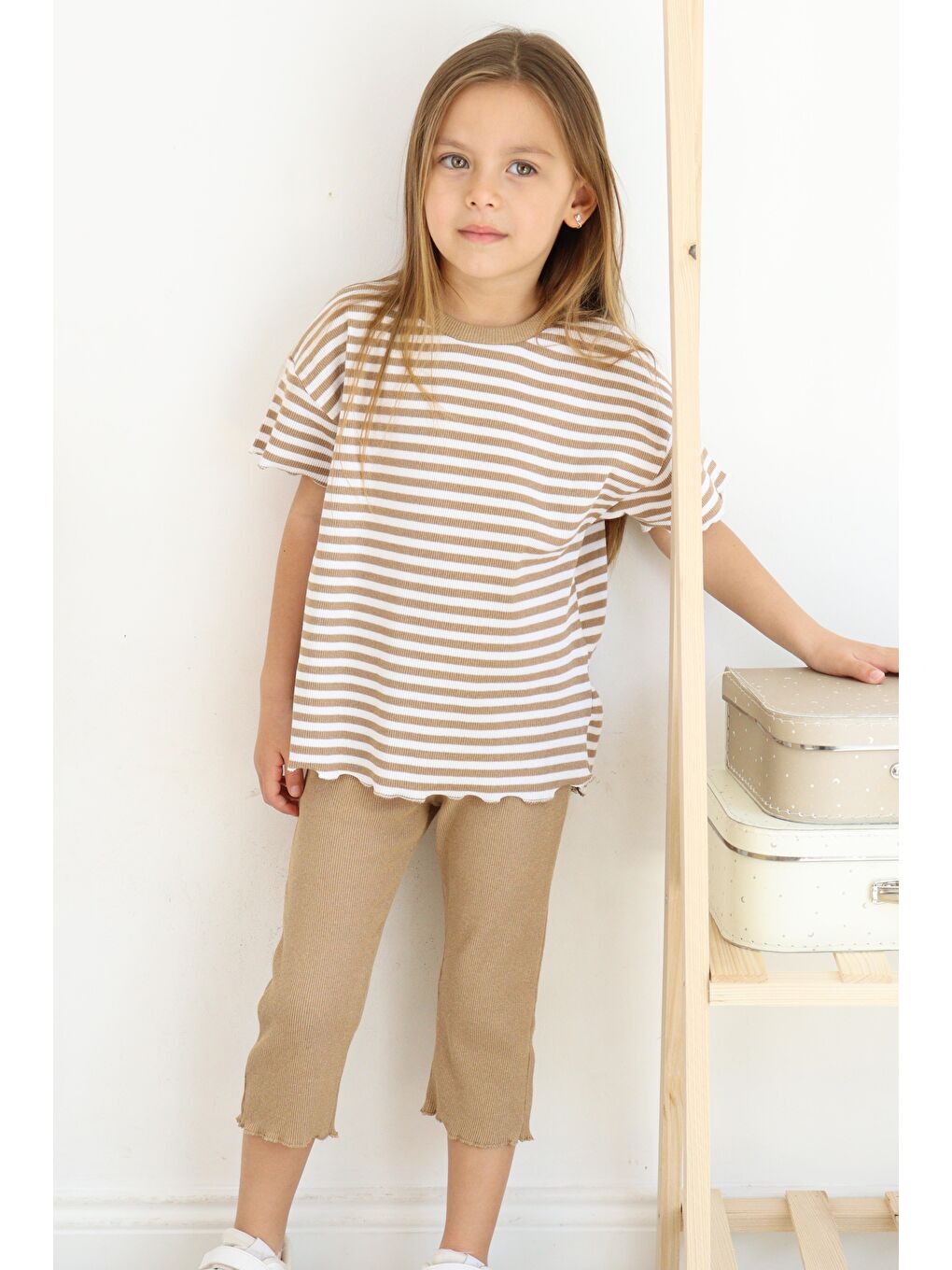 Bej Çizgili Kapri Kız Takım-2