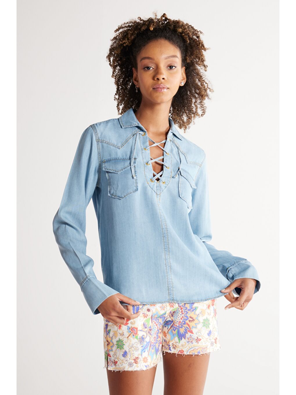 Regular Fit Normal Kesim Yakası Bağcıklı Açık Mavi Jean Jean Gömlek-1