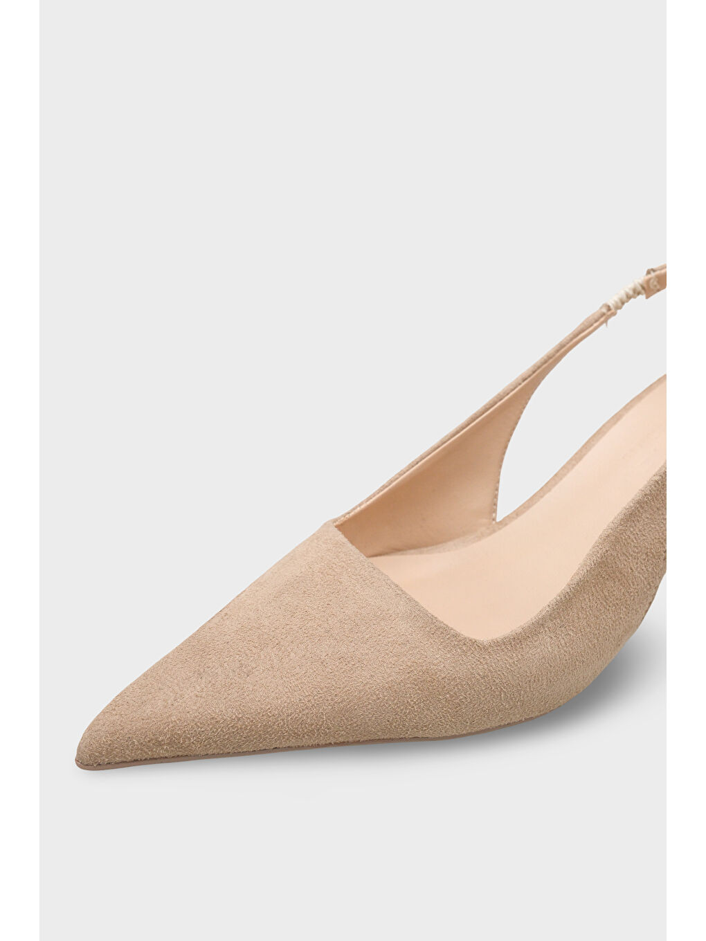 Bej Lynett Sivri Burunlu Orta Topuklu Arkası Kare Arkadan Bantlı Kadın Ayakkabı-2