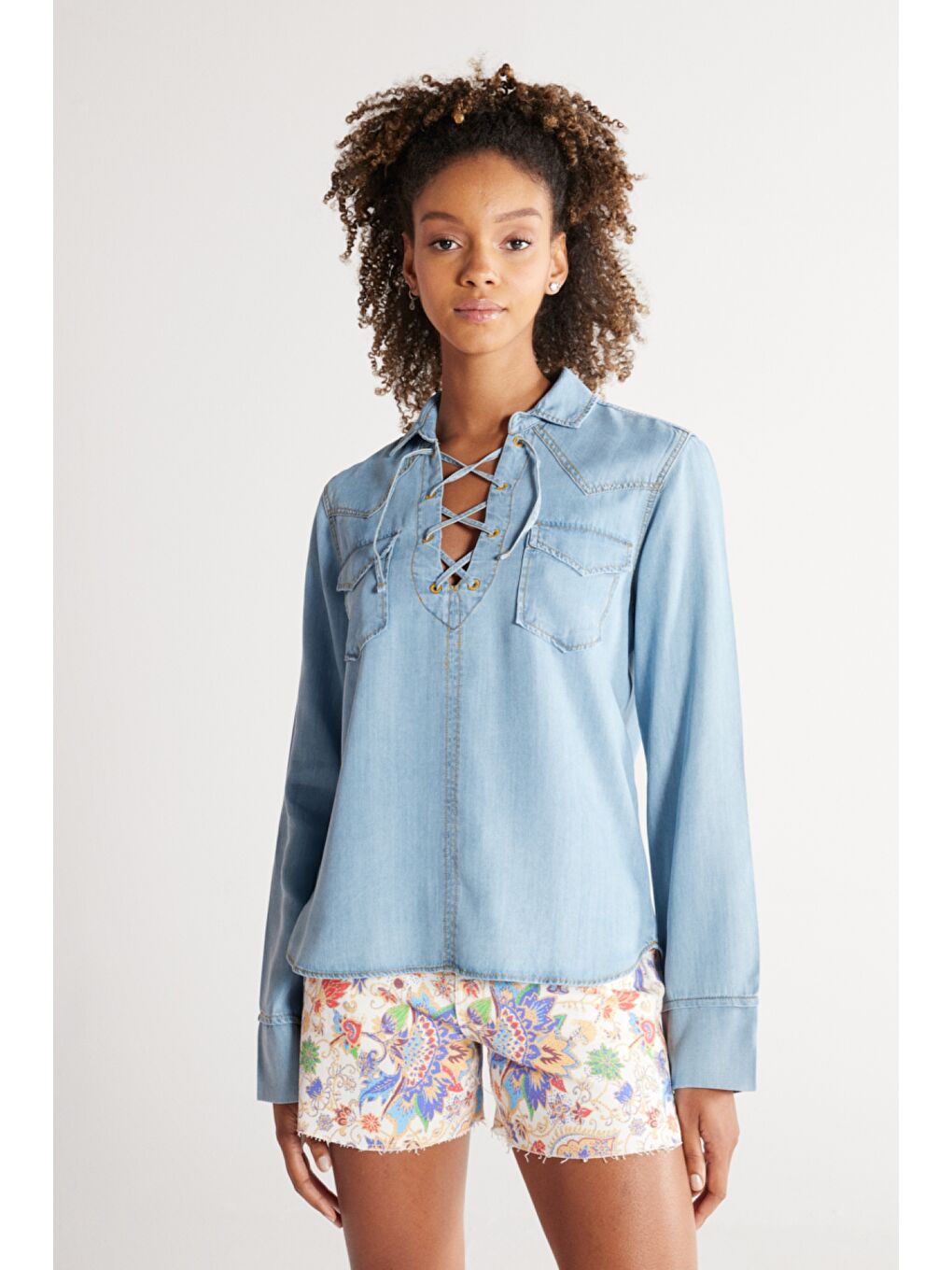 Regular Fit Normal Kesim Yakası Bağcıklı Açık Mavi Jean Jean Gömlek-2