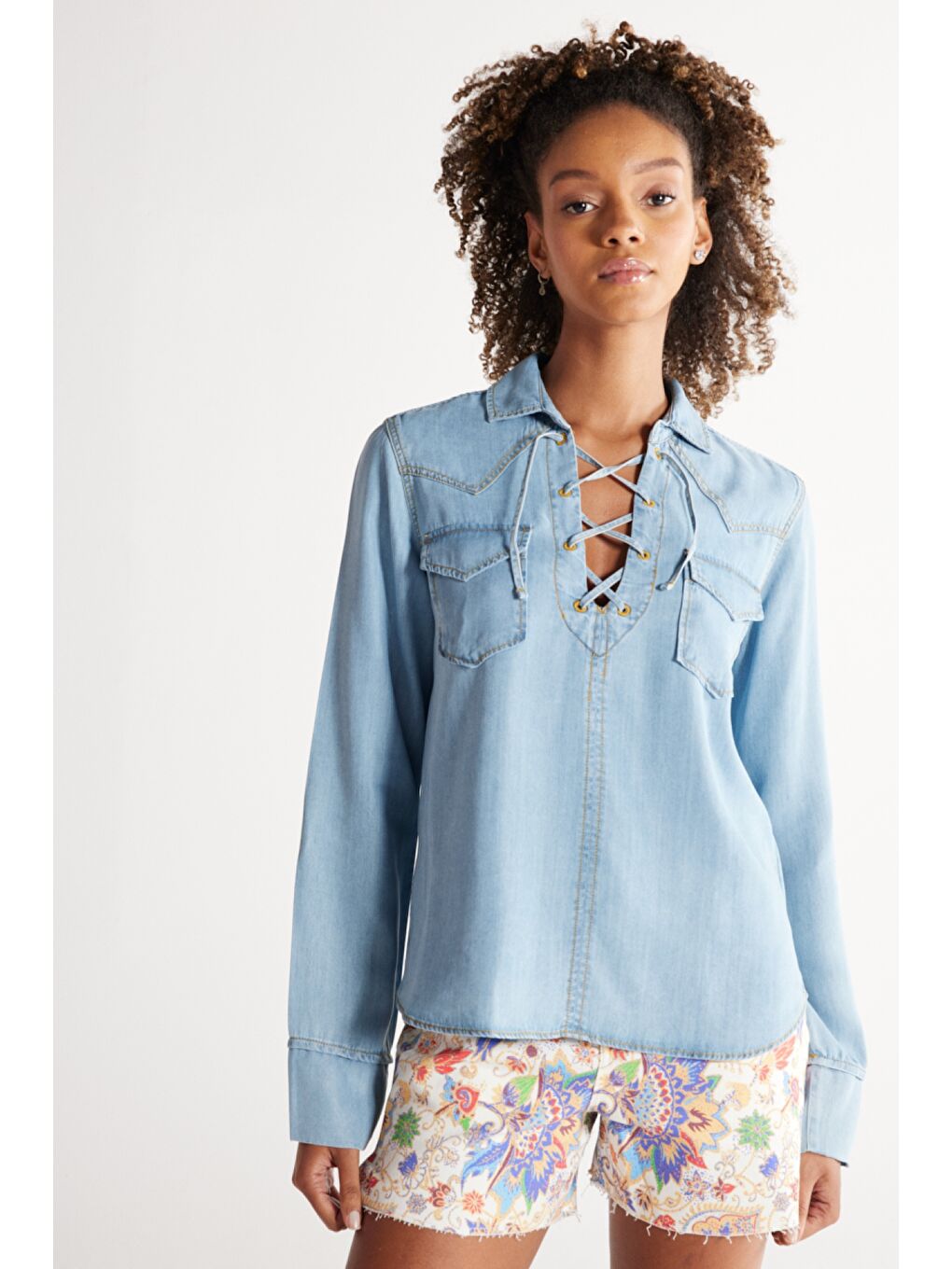 Regular Fit Normal Kesim Yakası Bağcıklı Açık Mavi Jean Jean Gömlek-3