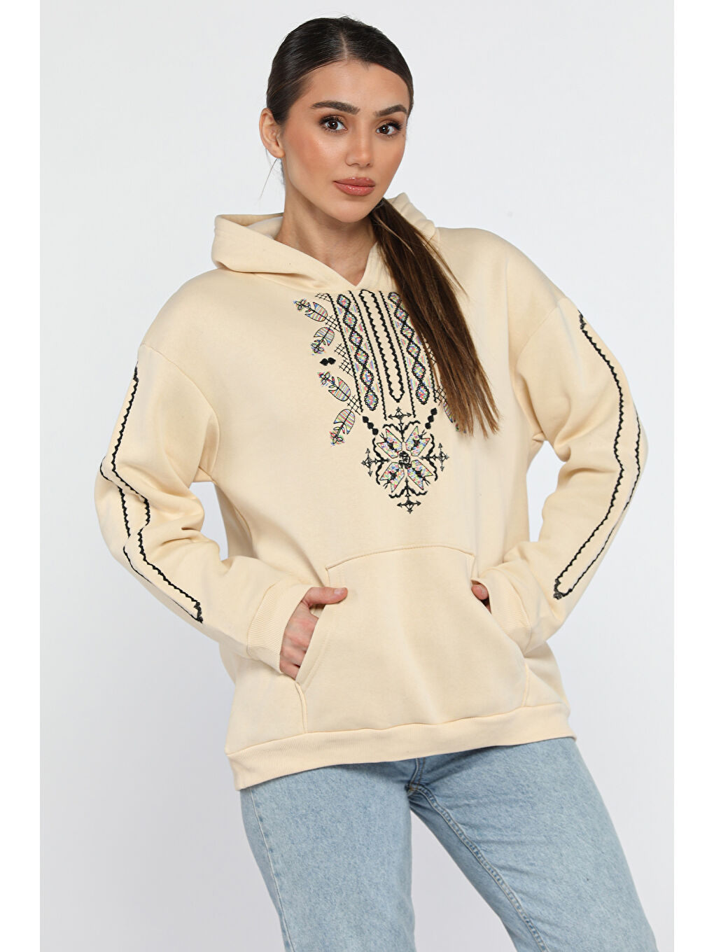 Bej Kadın Kanguru Cepli Nakışlı Şardonlu Kadın Sweatshirt