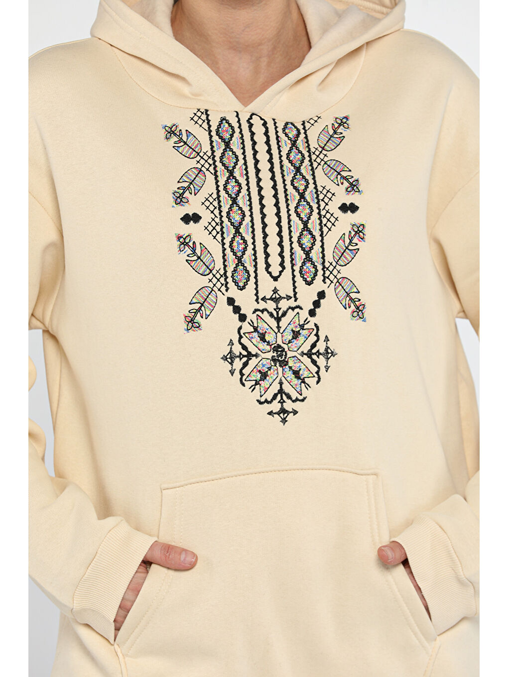 Bej Kadın Kanguru Cepli Nakışlı Şardonlu Kadın Sweatshirt-3