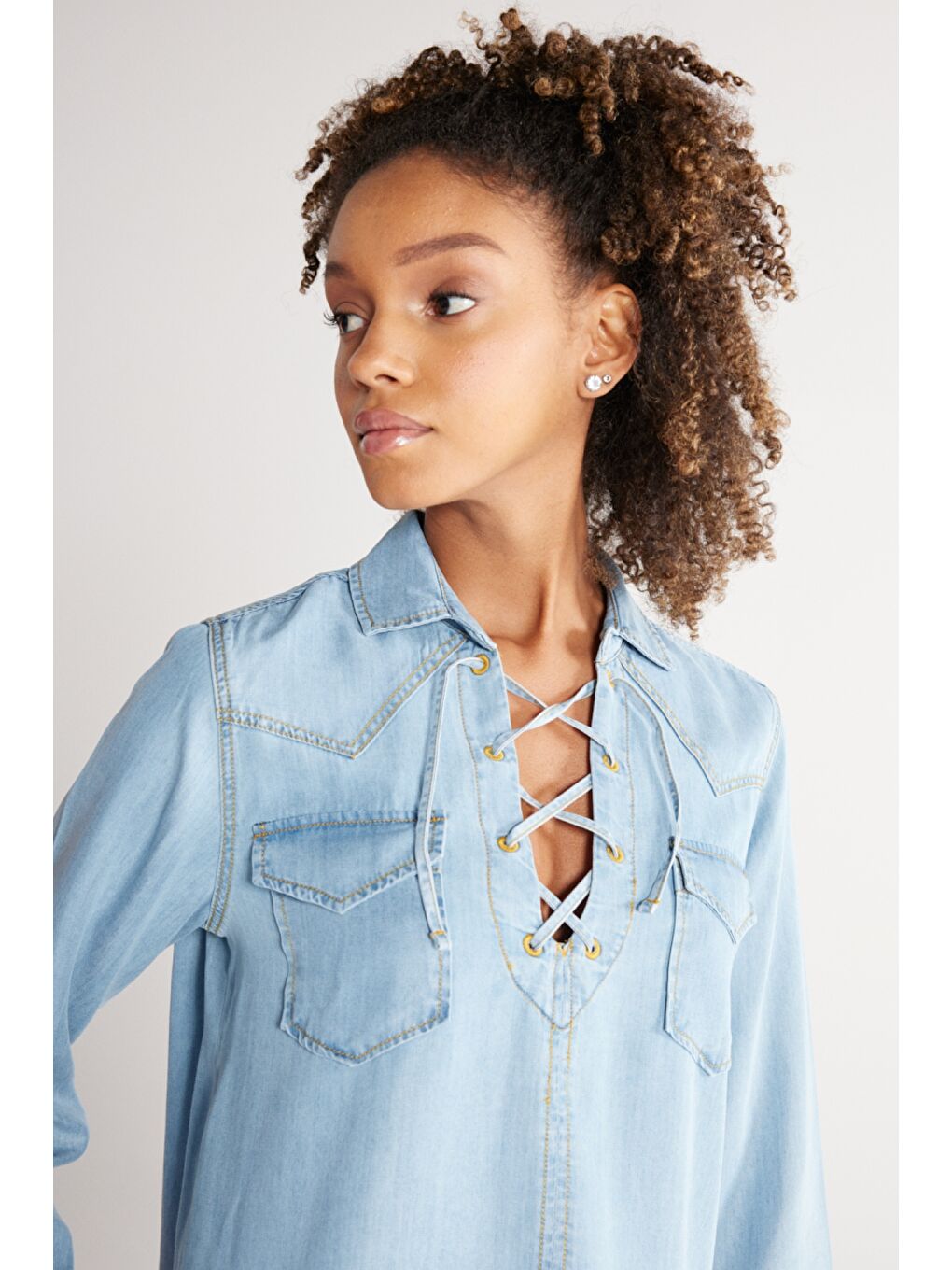 Regular Fit Normal Kesim Yakası Bağcıklı Açık Mavi Jean Jean Gömlek-4