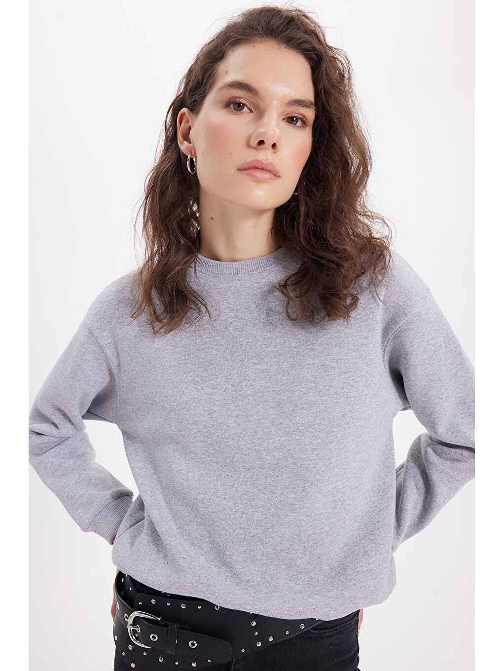 Kadın Oversize Geniş Kesim Pamuklu Bisiklet Yaka Gri Sweatshirt