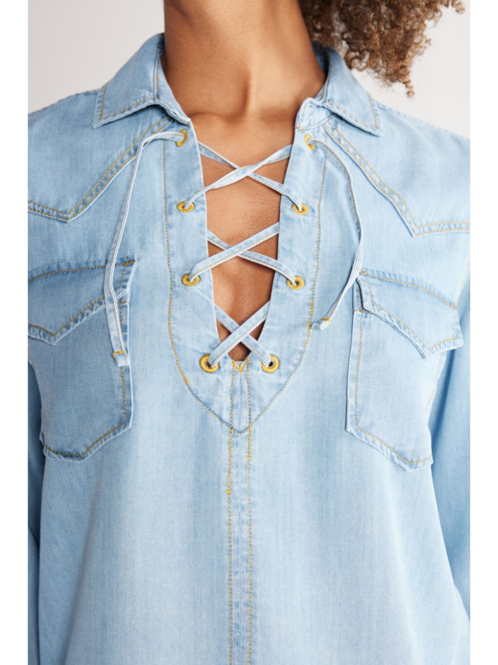 Regular Fit Normal Kesim Yakası Bağcıklı Açık Mavi Jean Jean Gömlek-5