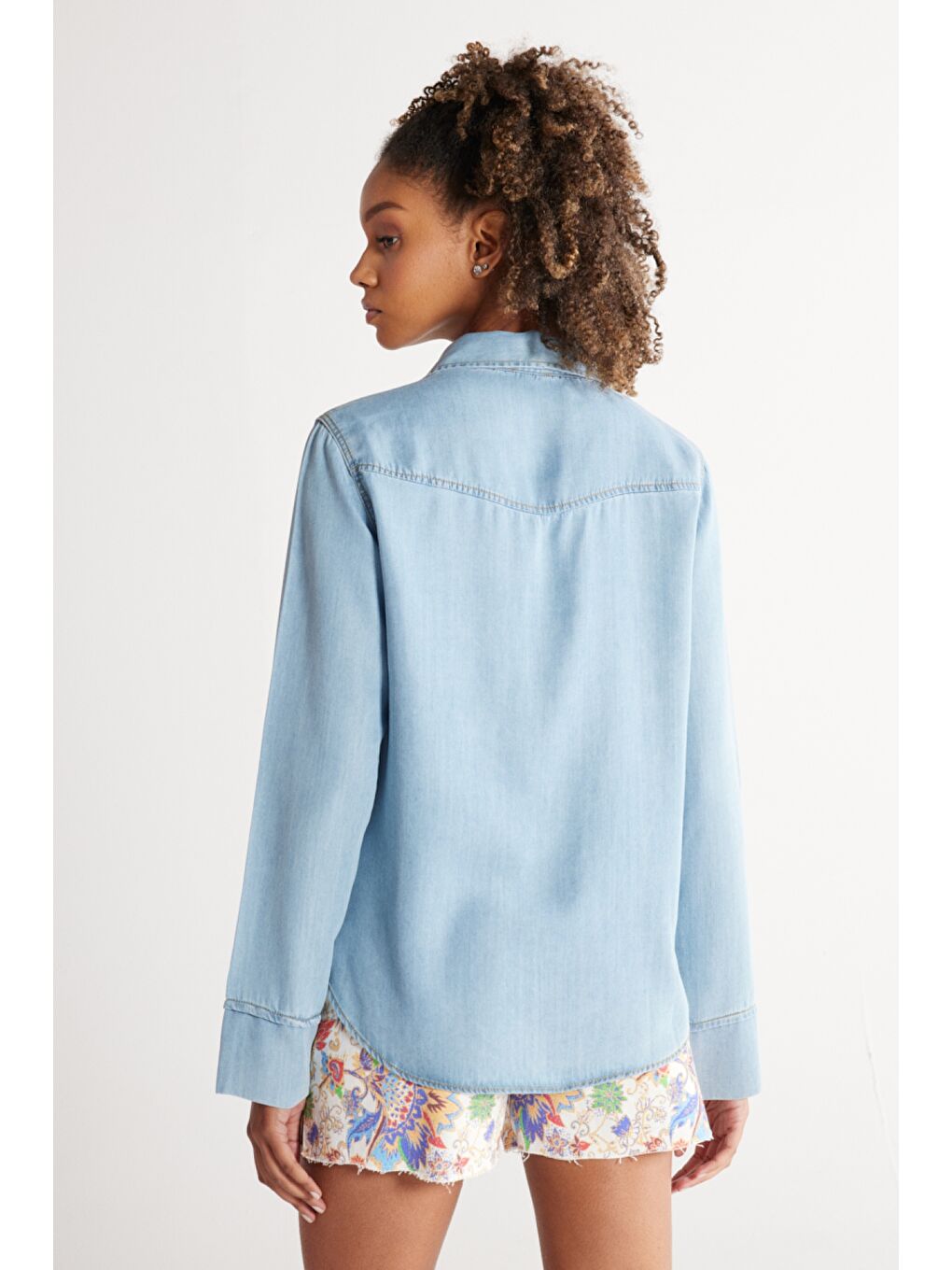 Regular Fit Normal Kesim Yakası Bağcıklı Açık Mavi Jean Jean Gömlek-7