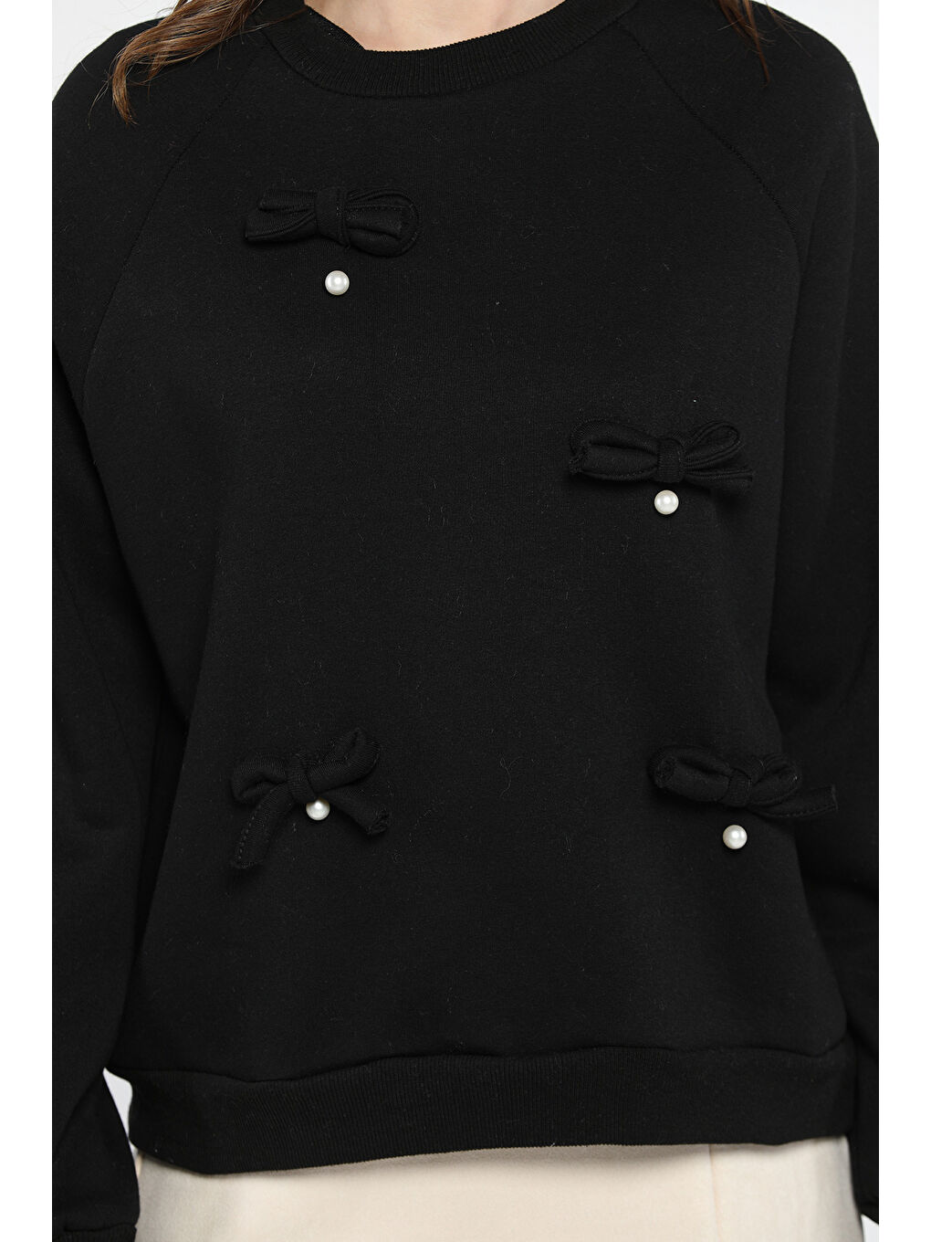 Siyah Kadın Kurdele İnci Detaylı Bisiklet Yaka Şardonlu Sweatshirt-3