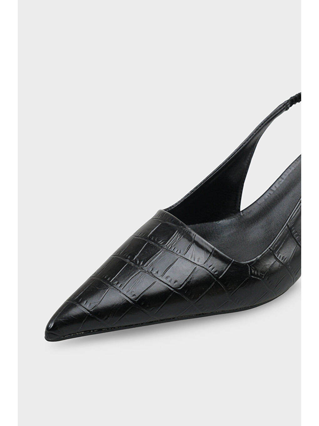 Siyah Lynett Sivri Burunlu Orta Topuklu Arkası Kare Arkadan Bantlı Kadın Ayakkabı-2