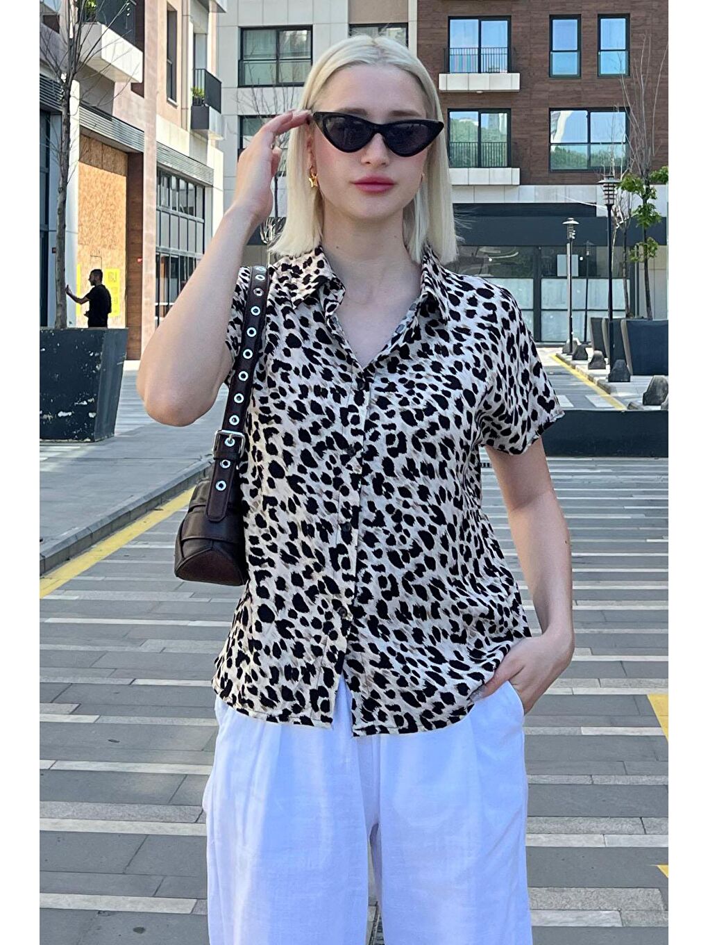 Ekru Leopar Desenli Kısa Kollu Kadın Gömlek Mg2098-3