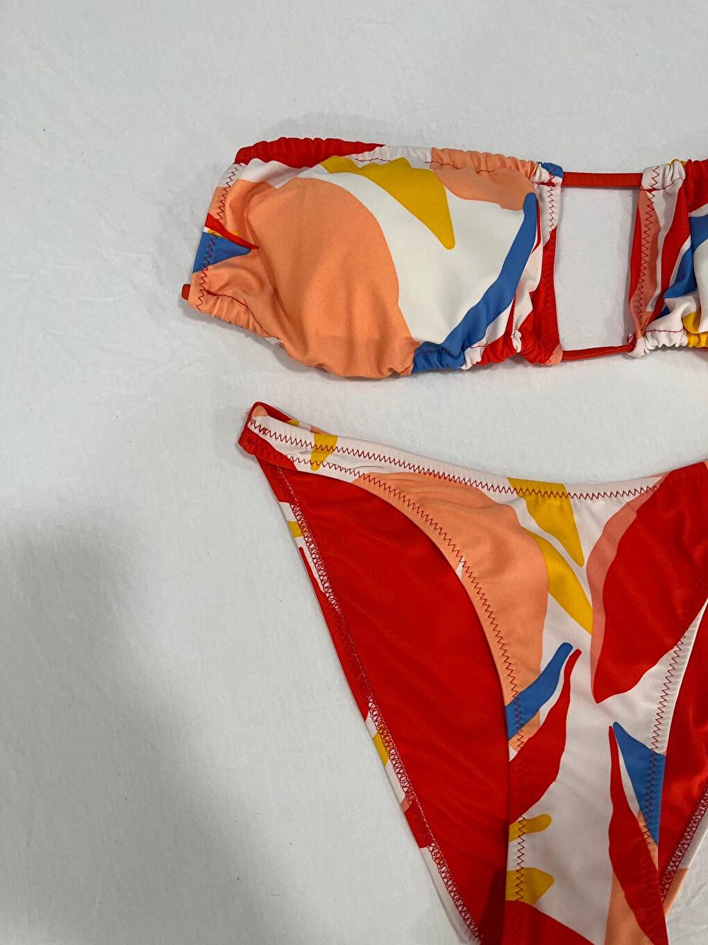 Siyah Kadın Çok Renkli Tropikal Desenli Astarlı Straplez Bikini Takım HZL25S-AR1666-3