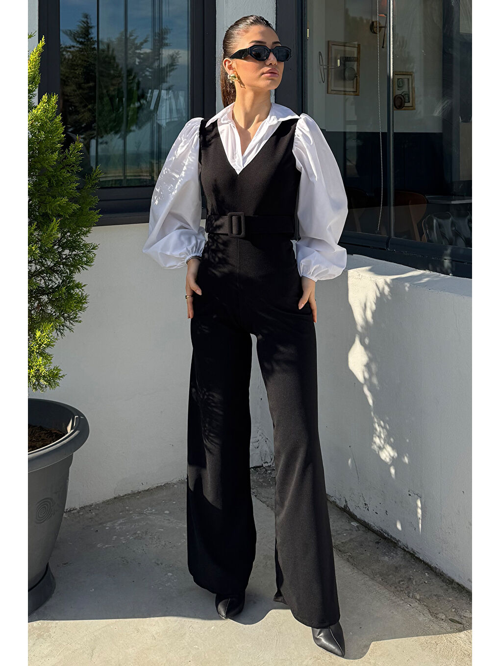 Siyah Kadın Omuz Büzgülü Gömlek Yaka Kemer Detaylı Tulum-1