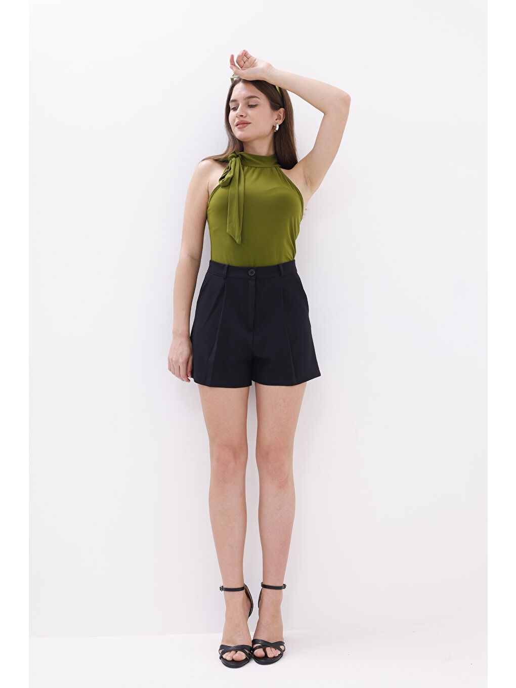 Siyah FundaChoosesXGenius Kadın Pileli Şort İç Göstermez Lamineli Kadın Şort PİLELİ-ŞORT-1