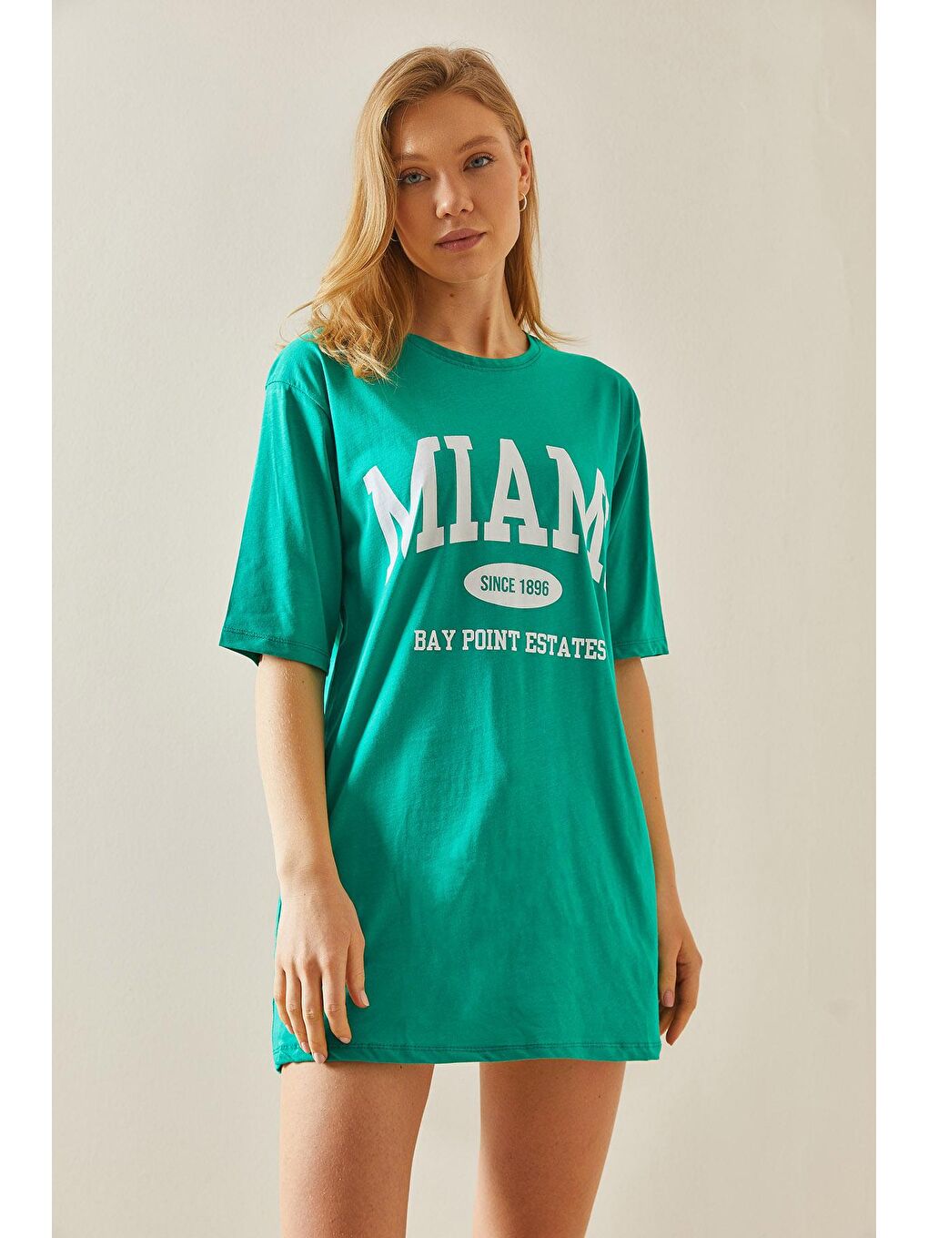 XHAN Yeşil Bisiklet Yaka Yazılı Oversize Midi T-Shirt 5YXK1-48008-08