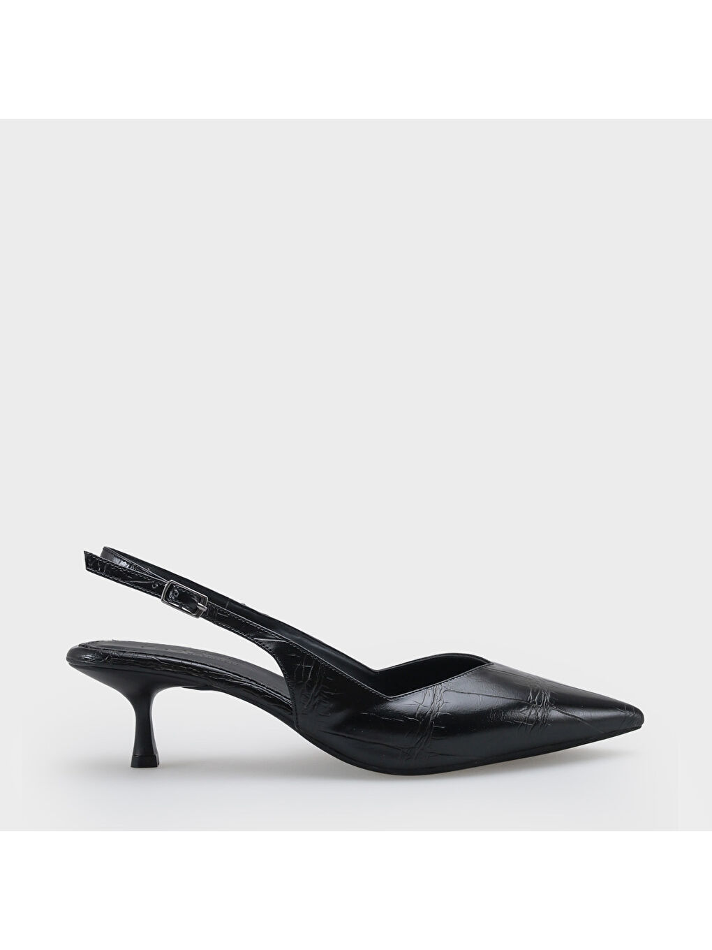 Siyah Yoki Sivri Burunlu Arkası Bantlı Orta Topuklu Kadın Ayakkabı