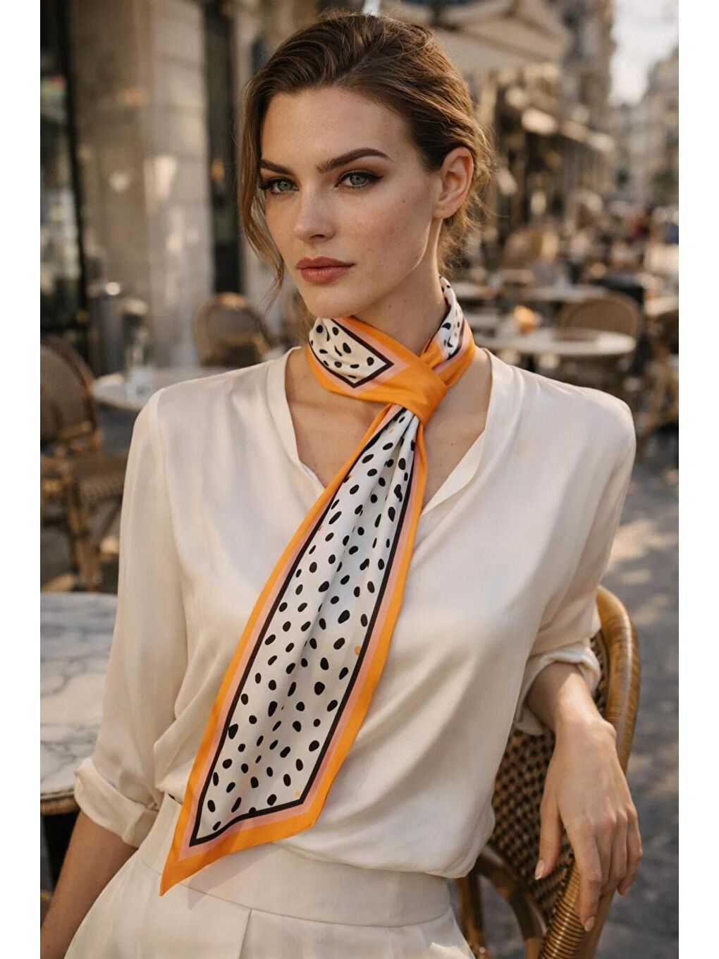 Kadın Turuncu Puantiye Desenli Premium Boyun Fuları FLR1008 TURUNCU