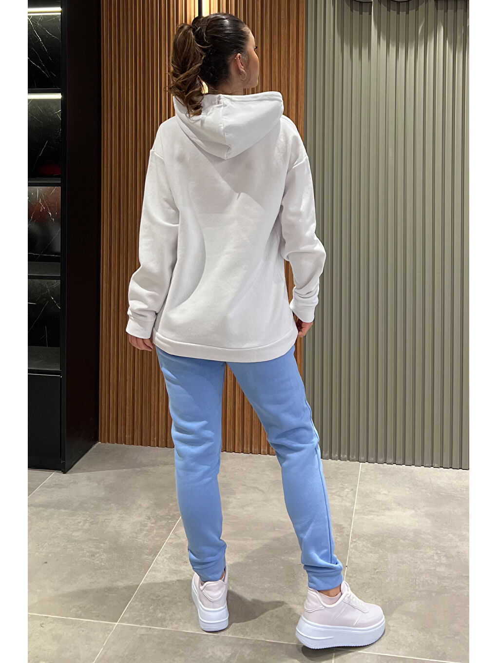 Beyaz Kadın Kapüşonlu Nakış Detaylı Şardonlu Eşofman Takımı-2