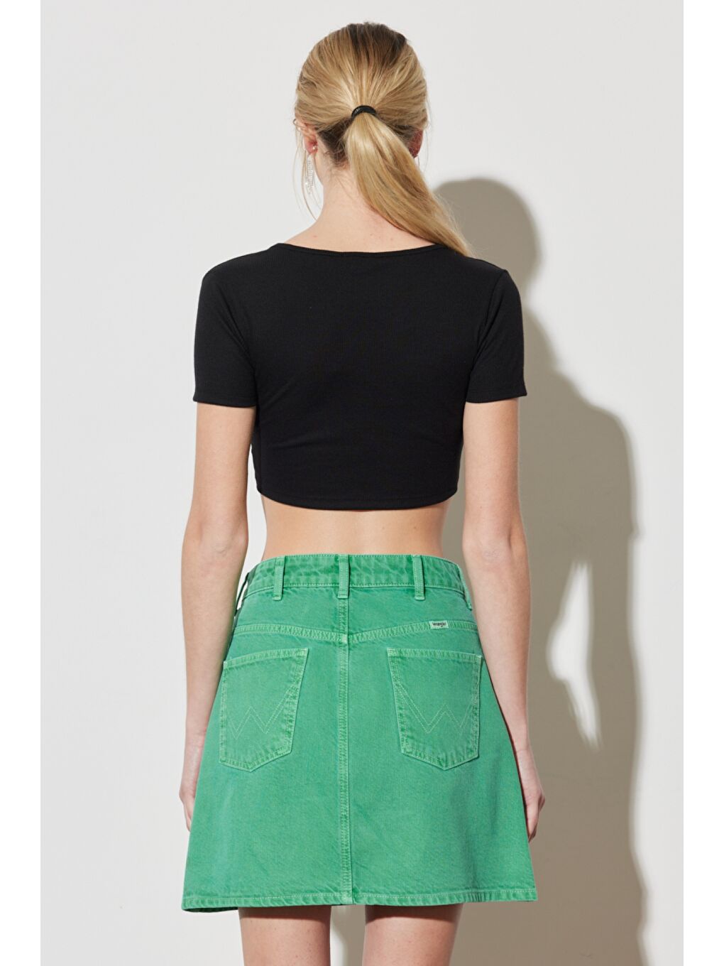 Regular Fit Normal Kesim V Yaka Siyah Crop Bluz-6