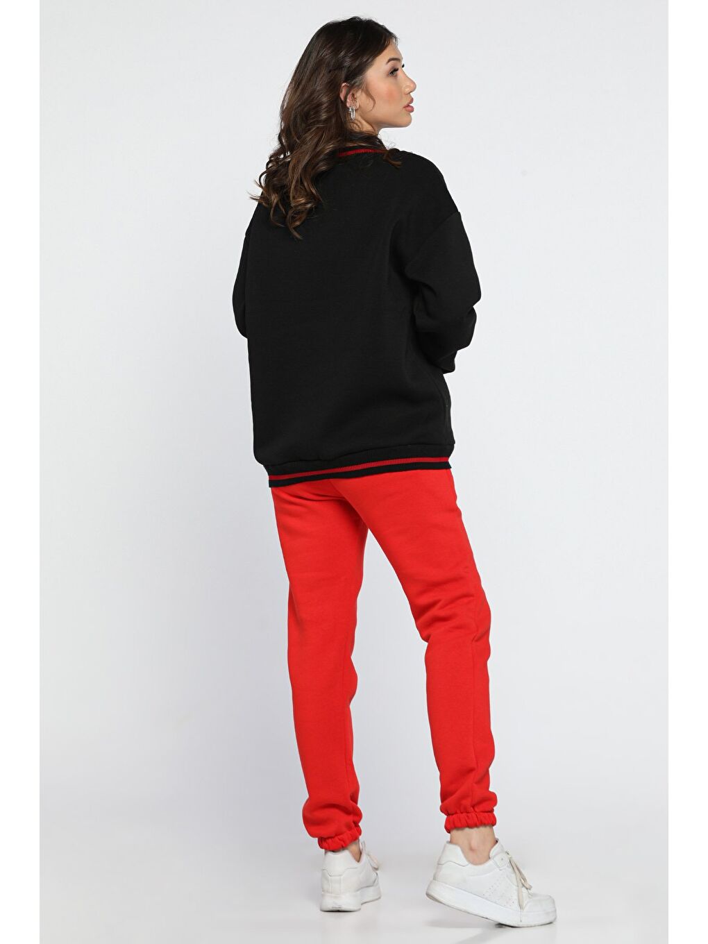 Siyah Kadın Bisiklet Yaka Yazı Nakışlı Şardonlu Eşofman Takımı-1