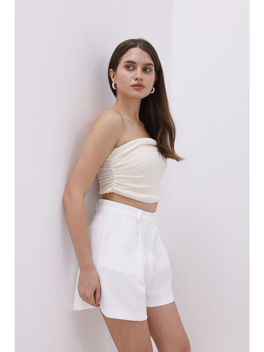 Beyaz FundaChoosesXGenius Kadın Pileli Şort İç Göstermez Lamineli Kadın Şort PİLELİ-ŞORT-2