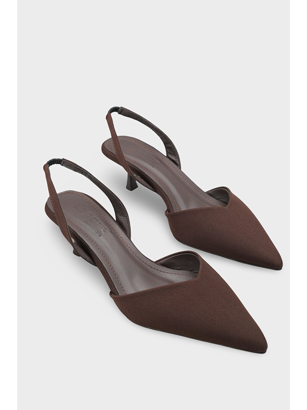 Kahverengi Esmerelda Sivri Burunlu Arkası Bantlı Orta Topuklu Kadın Ayakkabı-1
