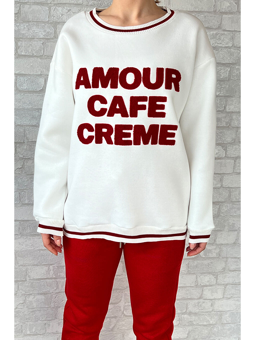 Beyaz Kadın Bisiklet Yaka Yazı Nakışlı Şardonlu Eşofman Takımı-3