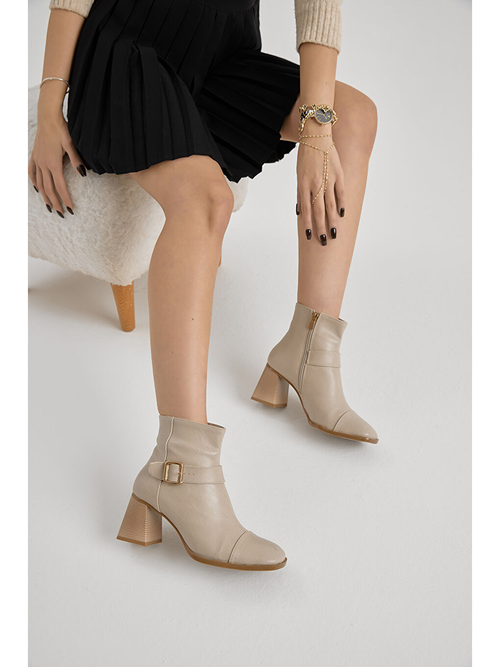Kadın Bej Cilt TPU Taban Kemer Toka Detaylı Fermuarlı Topuklu Bot-1