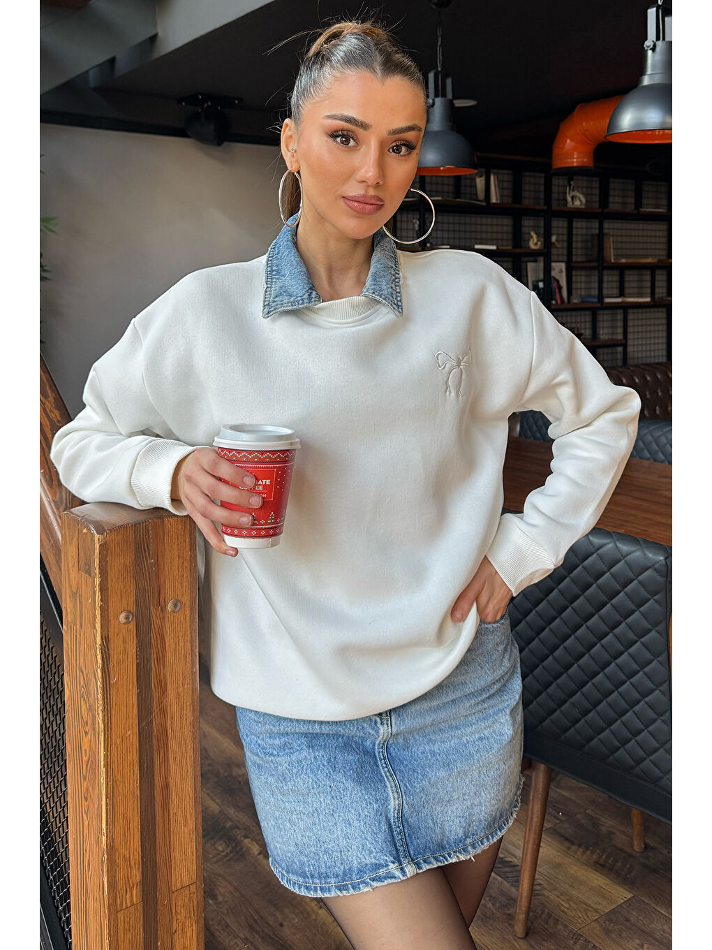 Ekru Kadın Fiyonk Nakışlı Şardonlu Sweatshirt