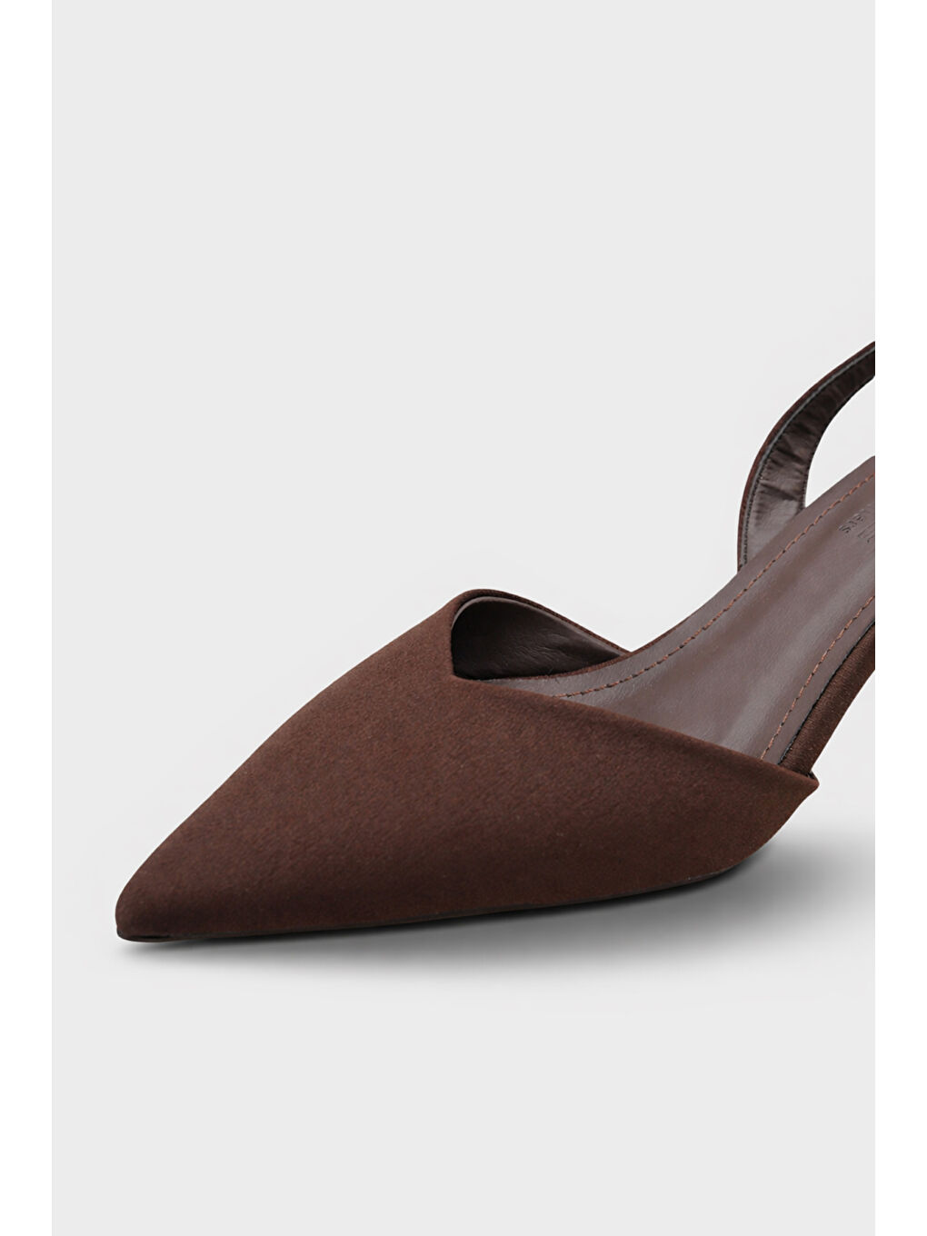 Kahverengi Esmerelda Sivri Burunlu Arkası Bantlı Orta Topuklu Kadın Ayakkabı-3