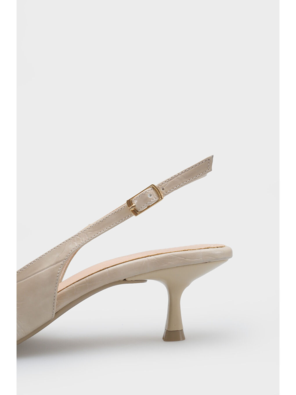 Bej Yoki Sivri Burunlu Arkası Bantlı Orta Topuklu Kadın Ayakkabı-3