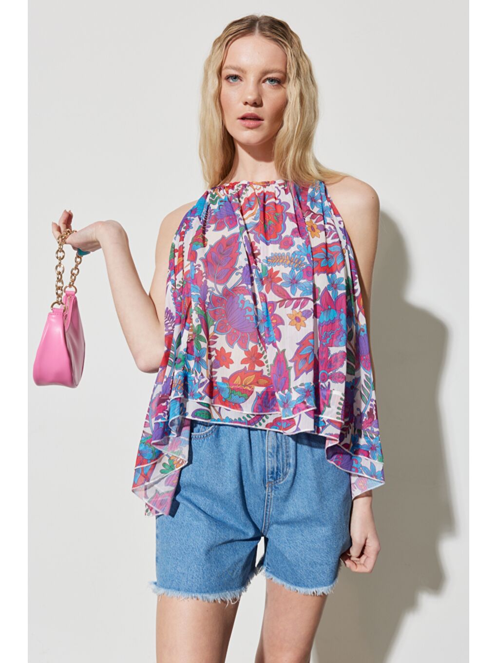 Karışık Regular Fit Normal Kesim Bisiklet Yaka Kolsuz Desenli Kloş Bluz-2