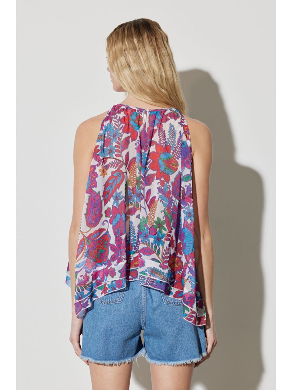 Karışık Regular Fit Normal Kesim Bisiklet Yaka Kolsuz Desenli Kloş Bluz-7