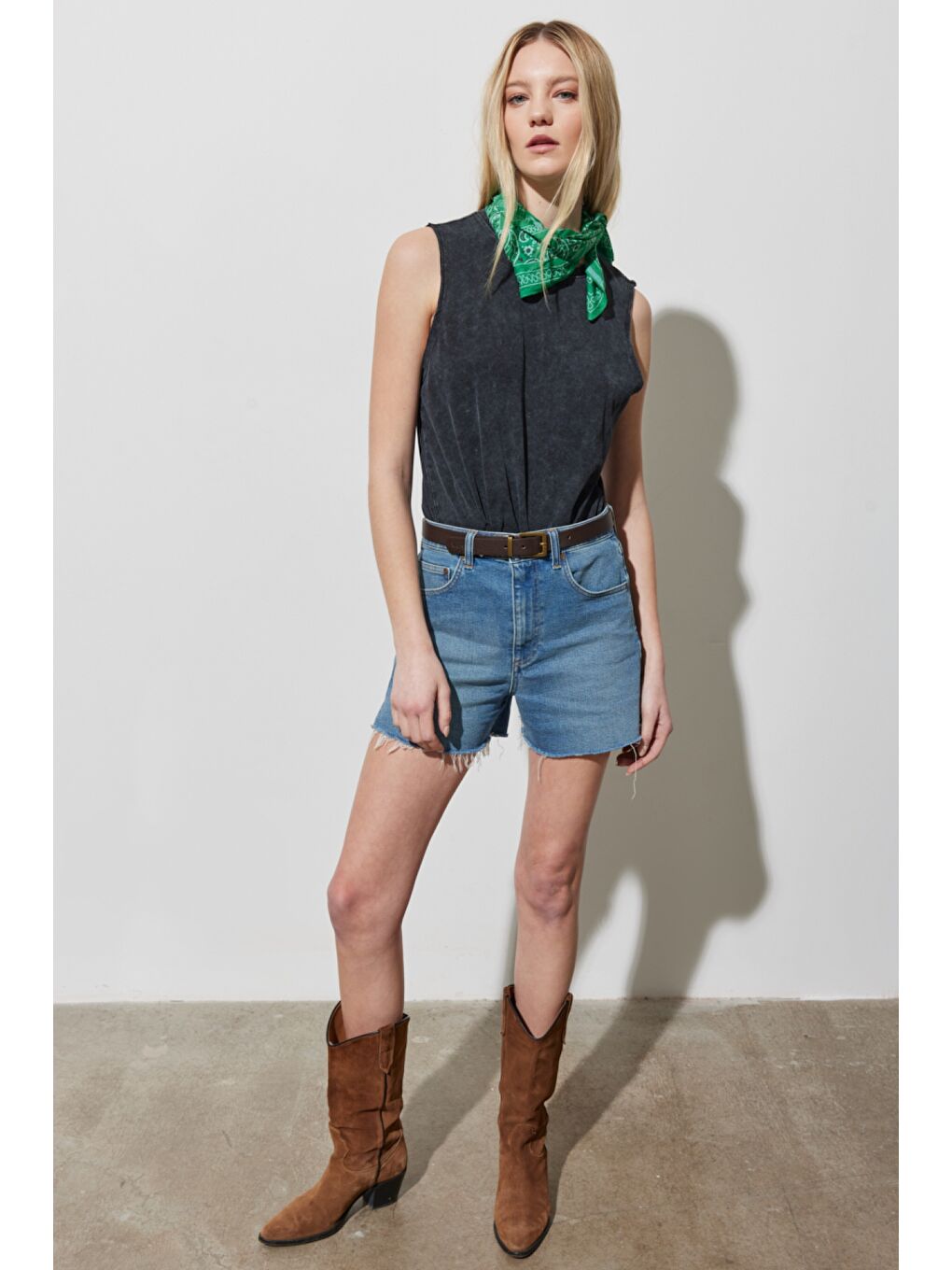 Yeşil Regular Fit Normal Kesim Yüksek Bel Desenli Esnek Jean Jean Şort-1