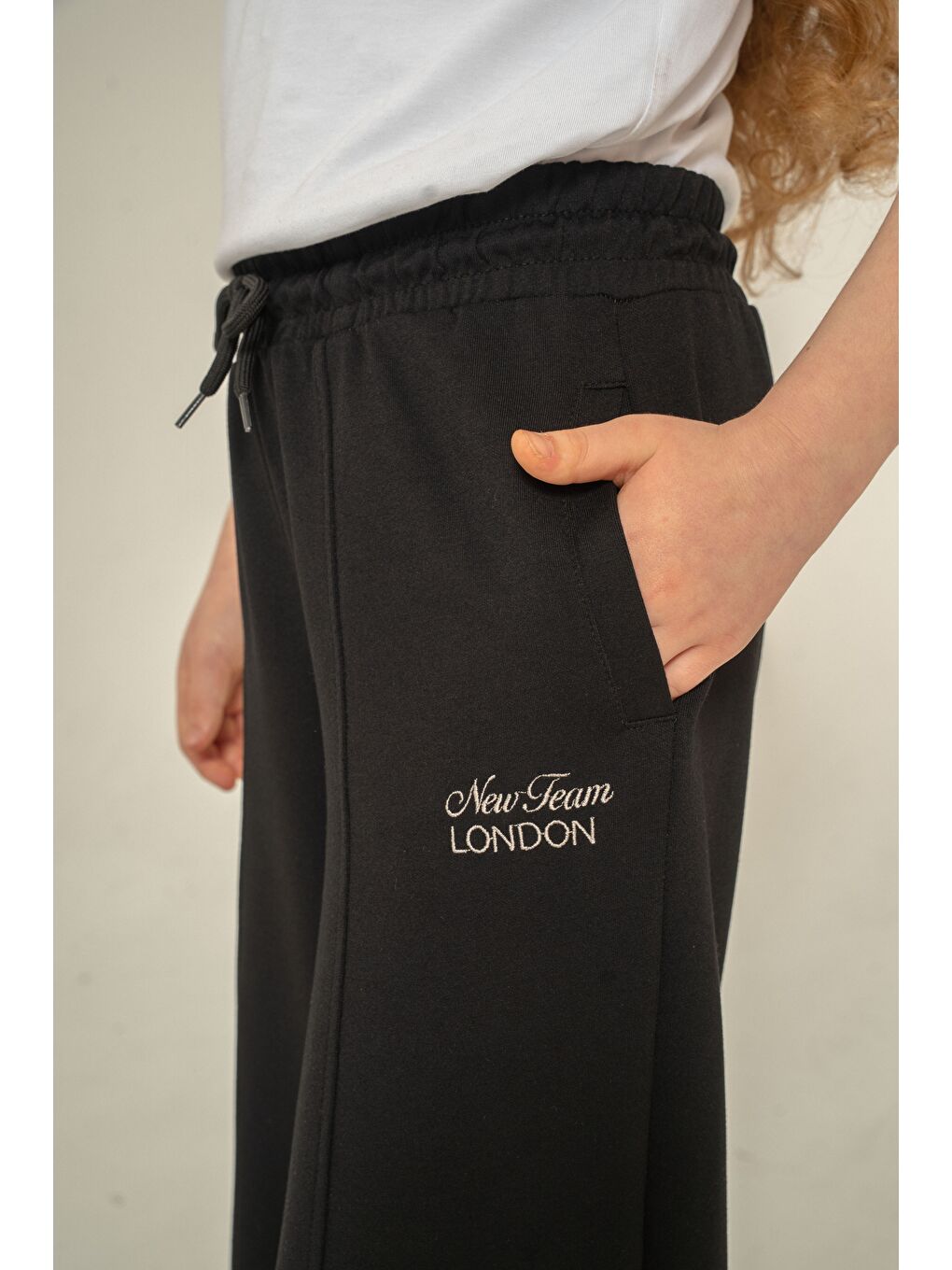 Siyah New Team London Nakışlı Yumuşak Dokulu - Comfort Kumaş Kız Çocuk Eşofman Altı-3