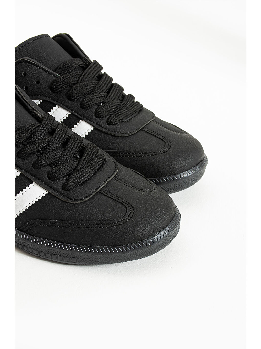 Siyah Kadın Spor Ayakkabı-1