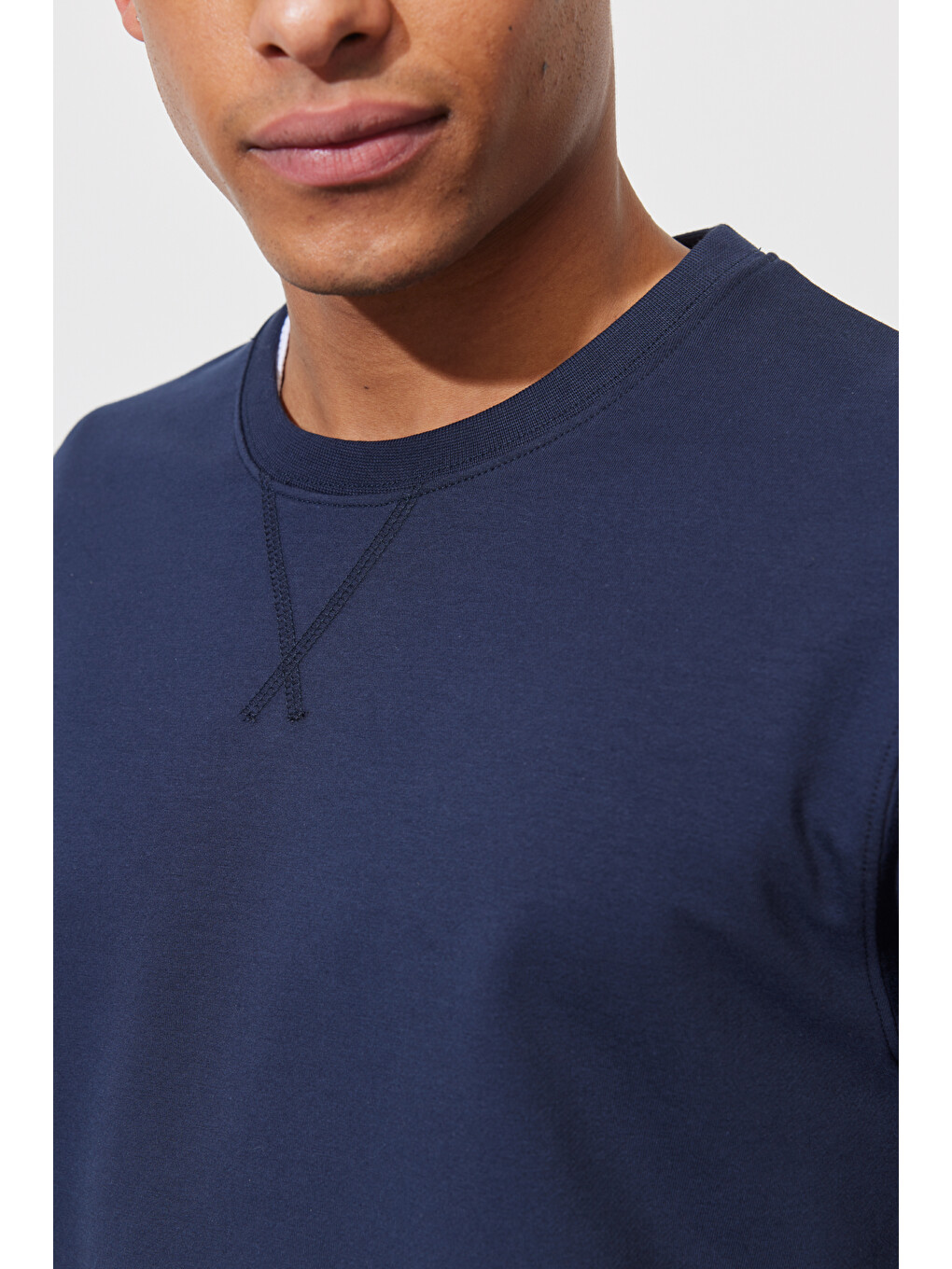 Erkek Lacivert Standart Fit Normal Kesim Bisiklet Yaka Sweatshirt-2