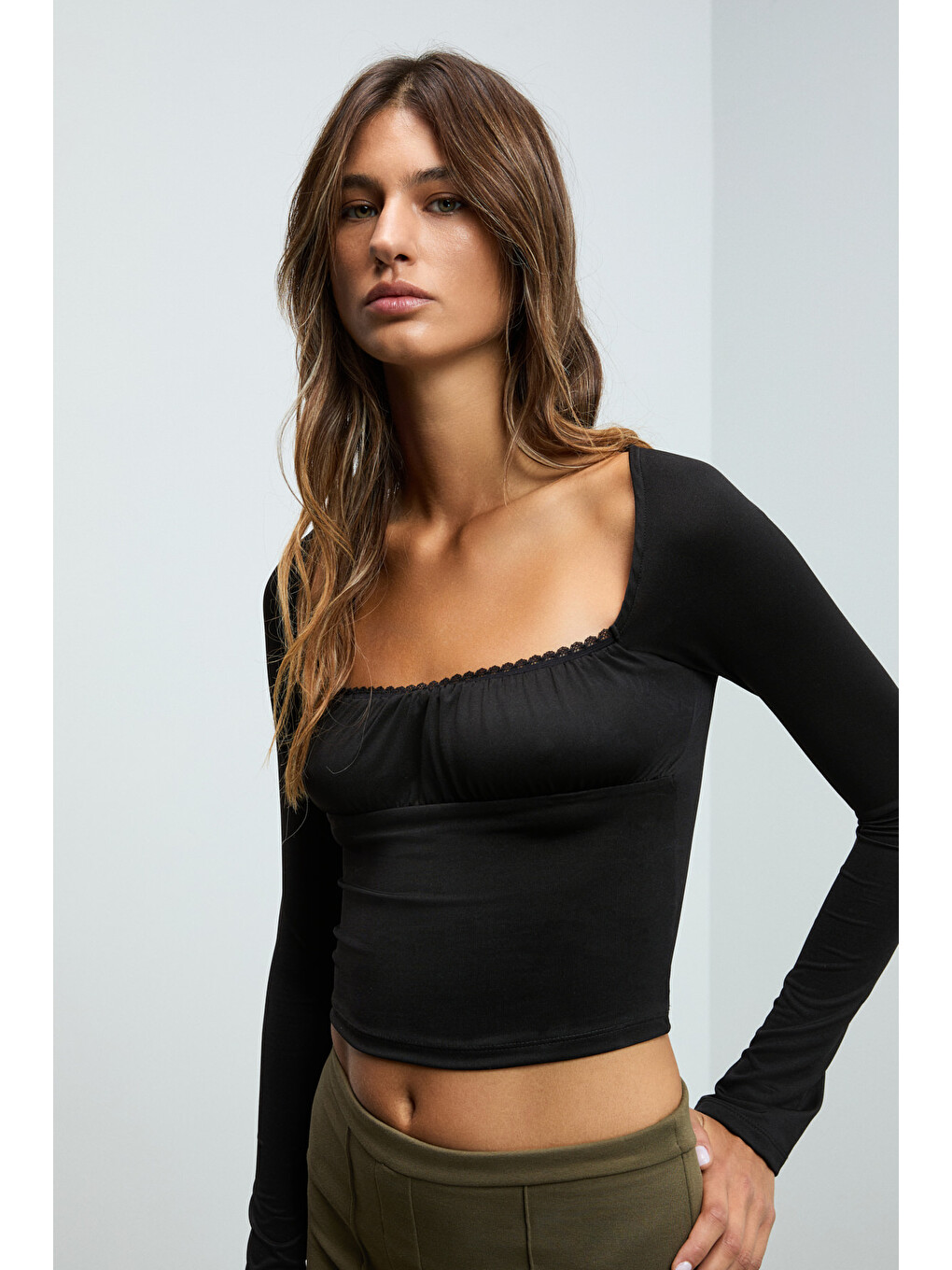 Sılıvra Kadın Havuz Yakalı Esnek Kumaşlı Slim Fit Siyah Bluz-2