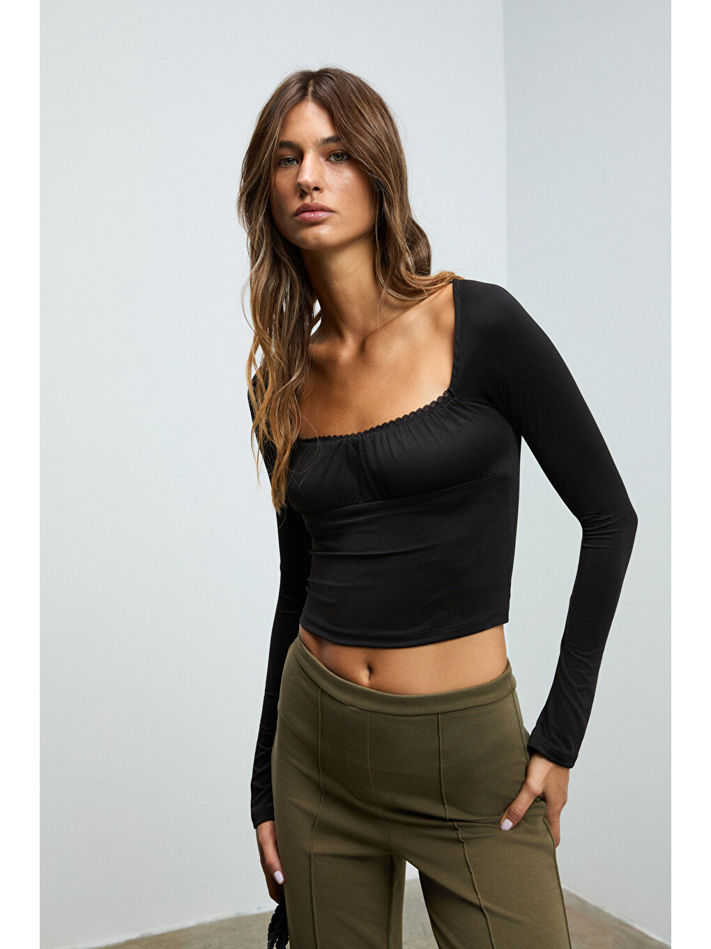 Sılıvra Kadın Havuz Yakalı Esnek Kumaşlı Slim Fit Siyah Bluz-3