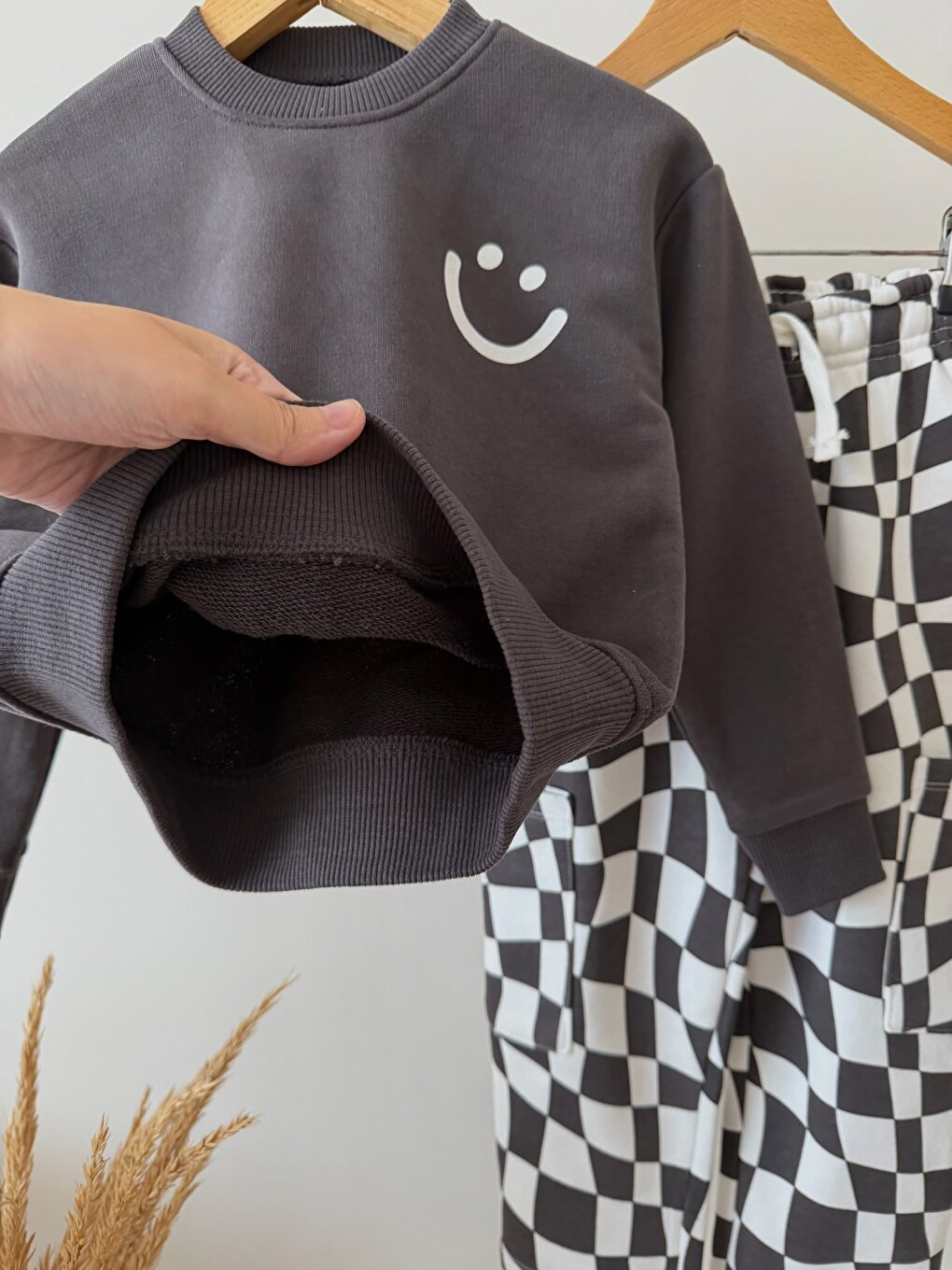 Karışık Çocuk Smiley Baskılı Antrasit Sweatshirt Ve Dama Desenli Eşofman Takımı-1