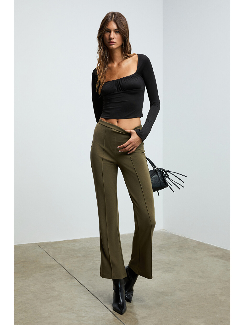 Sılıvra Kadın Havuz Yakalı Esnek Kumaşlı Slim Fit Siyah Bluz-5