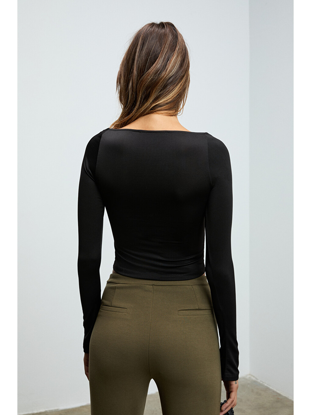 Sılıvra Kadın Havuz Yakalı Esnek Kumaşlı Slim Fit Siyah Bluz-6