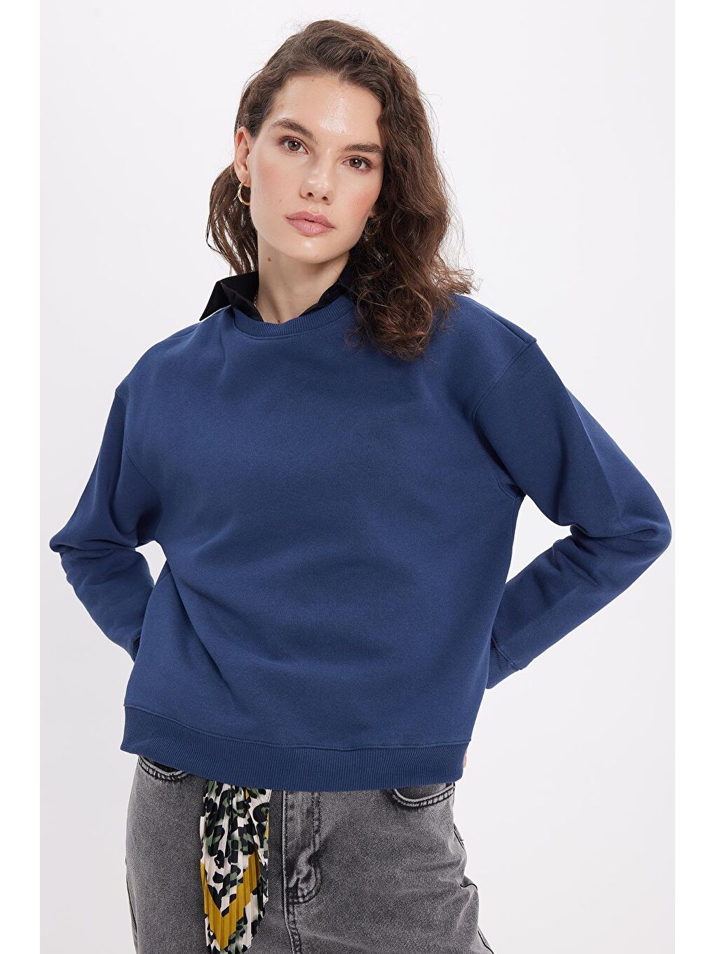 Kadın Oversize Geniş Kesim Pamuklu Bisiklet Yaka Lacivert Sweatshirt-1